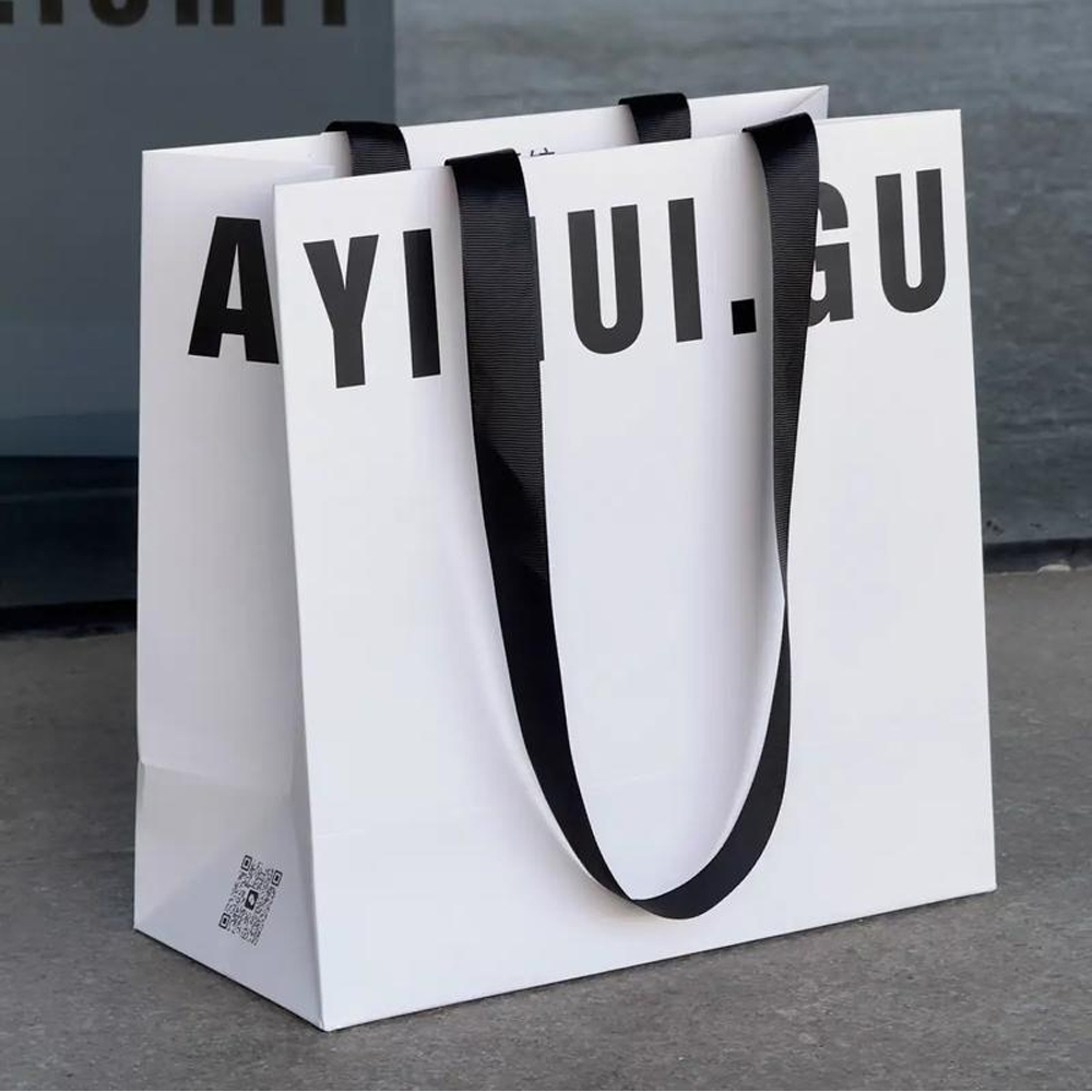 Luxury shopping bag